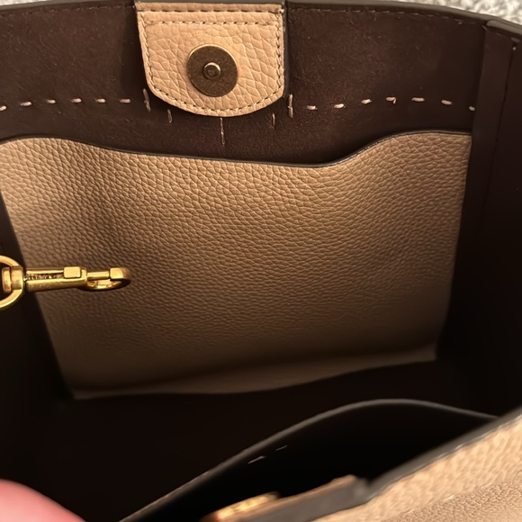 Tory Burch McGraw Bucket Bag, Hobo Purse Pebbled leather Buff Nude A00144 - Picture 7 of 16